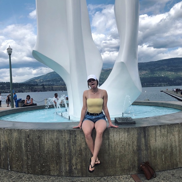 Meet your Posher, Megan - Picture 1 of 1